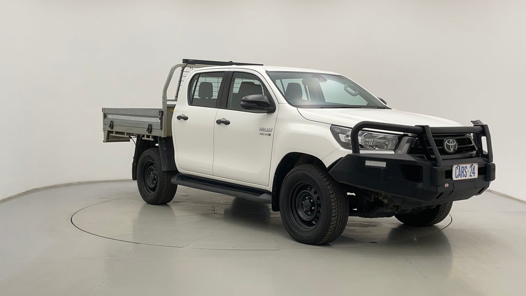 2022 Toyota Hilux Sr (4x4), Automatic, 67592 km, Right Front Diagonal (45- Degree) View