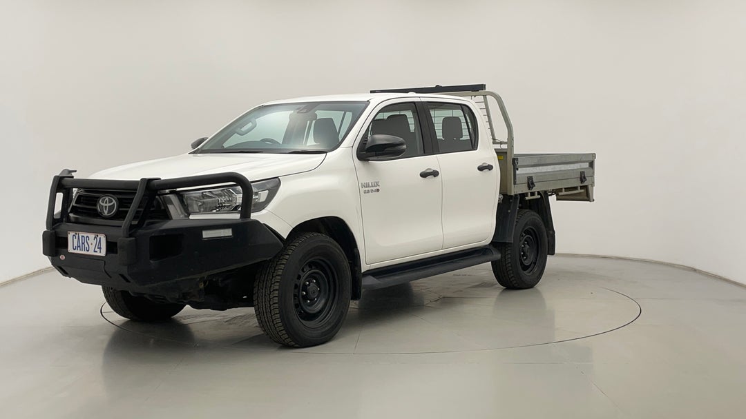 2022 Toyota Hilux Sr (4x4), Automatic, 67592 km, Left Front Diagonal (45- Degree) View