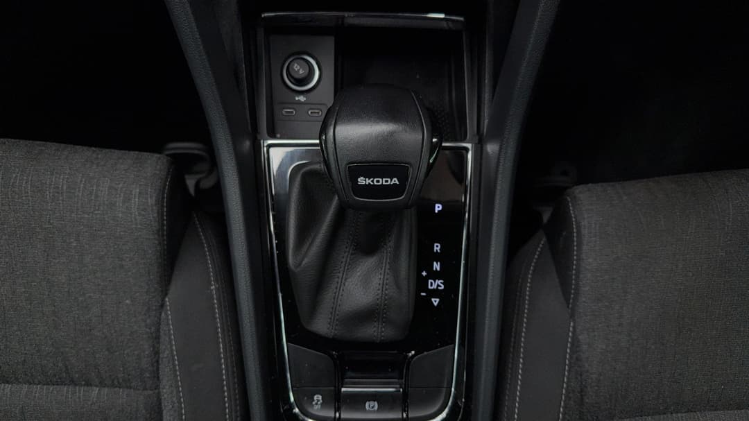 2020 SKODA Karoq 110tsi, Automatic, 66043 km, Gear Lever 
