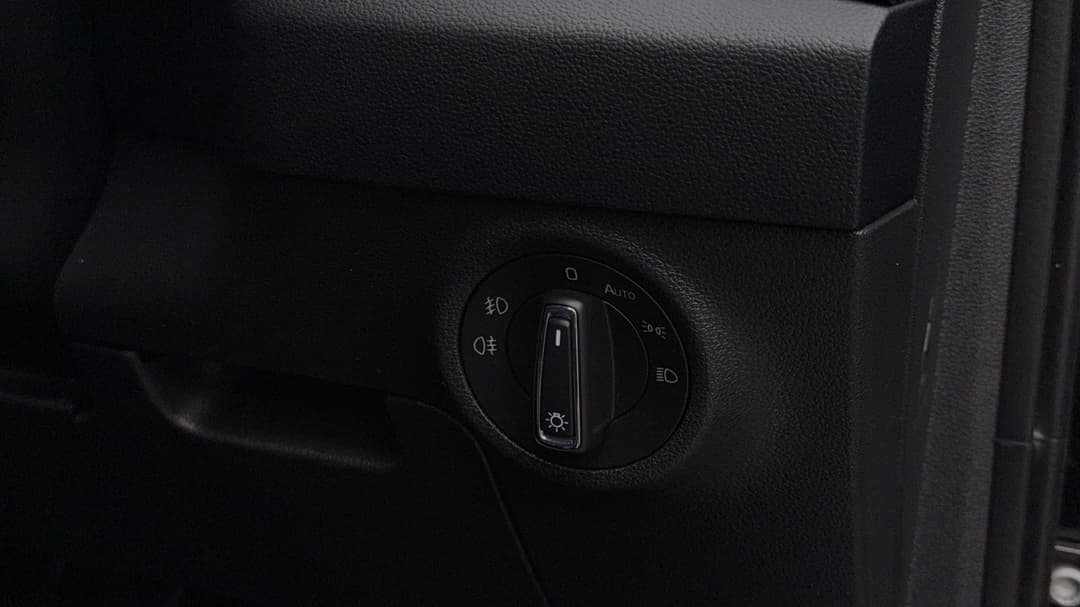2020 SKODA Karoq 110tsi, Automatic, 66043 km, Utility Switches/Buttons