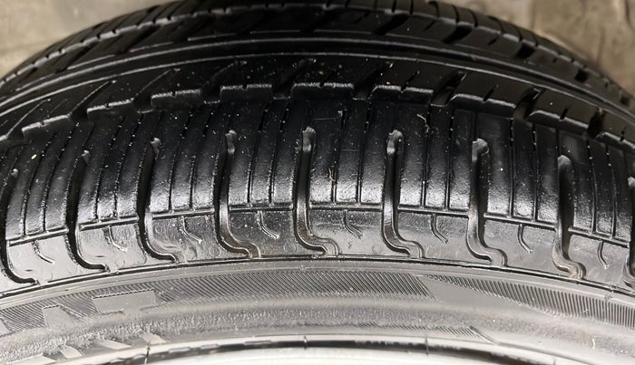 2015 Maruti Wagon R 1.0 VXI, Petrol, Manual, 28,772 km, Left Rear Tyre Tread
