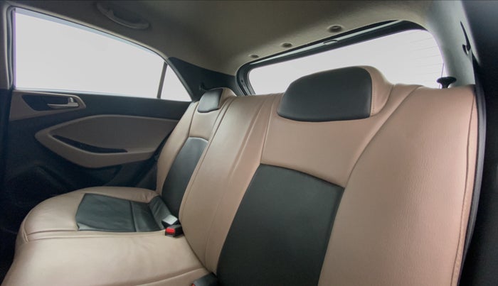 2018 Hyundai Elite i20 SPORTZ 1.2, Petrol, Manual, 17,304 km, Right Side Door Cabin View