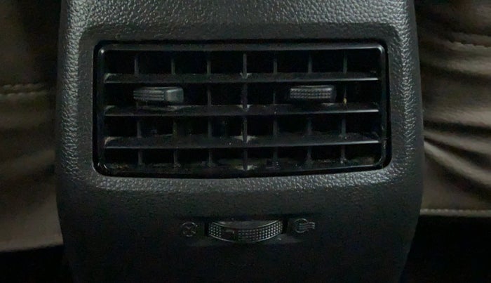 2018 Hyundai Elite i20 SPORTZ 1.2, Petrol, Manual, 17,304 km, Rear AC vent