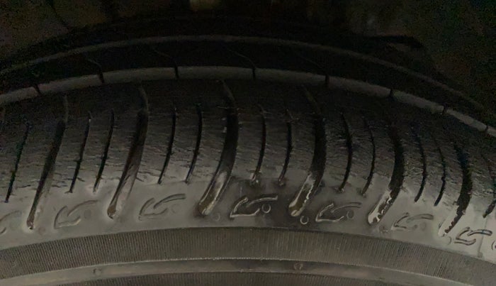2016 Tata Tiago XZ PETROL, Petrol, Manual, 34,961 km, Right Front Tyre Tread