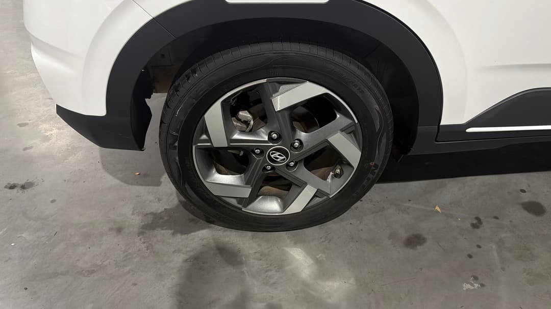 2023 Hyundai Venue Elite (black) Two-tone Roof, Automatic, 45977 km, Right Rear Wheel