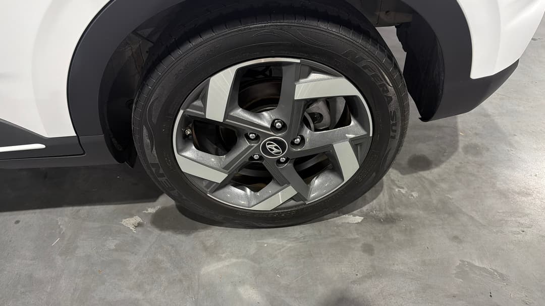 2023 Hyundai Venue Elite (black) Two-tone Roof, Automatic, 45977 km, Left Rear Wheel