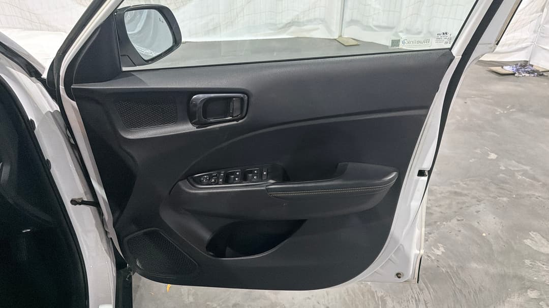2023 Hyundai Venue Elite (black) Two-tone Roof, Automatic, 45977 km, Speaker View