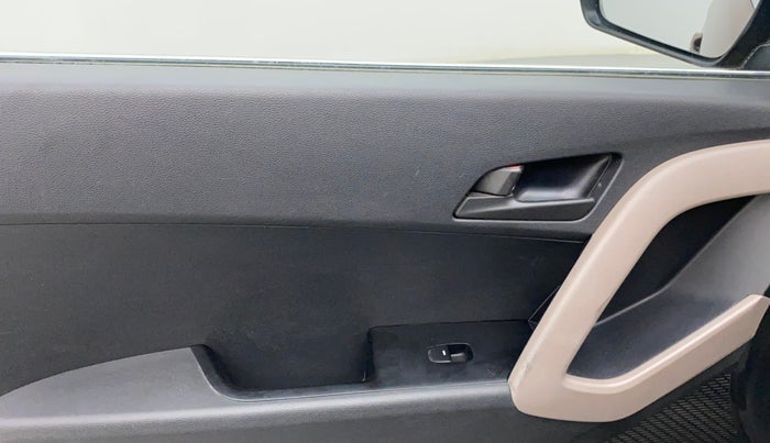 2017 Hyundai Creta E PLUS 1.6 PETROL, Petrol, Manual, 55,852 km, Left front window switch / handle - Switch/handle not functional