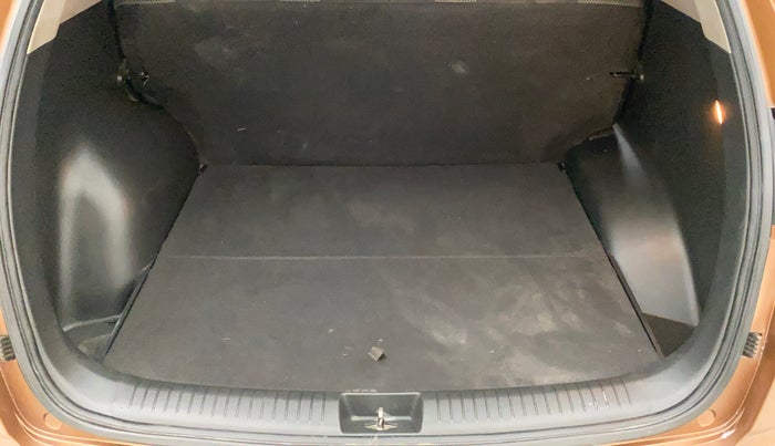 2017 Hyundai Creta E PLUS 1.6 PETROL, Petrol, Manual, 55,852 km, Dicky (Boot door) - Parcel tray missing