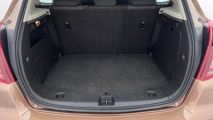 Opel Mokka-Boot Inside View