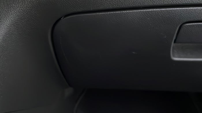 Opel Mokka-Dashboard Glove box Scratch