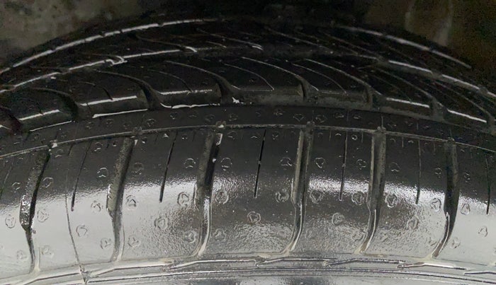 2016 Maruti Celerio VXI CNG D, CNG, Manual, 41,313 km, Right Front Tyre Tread