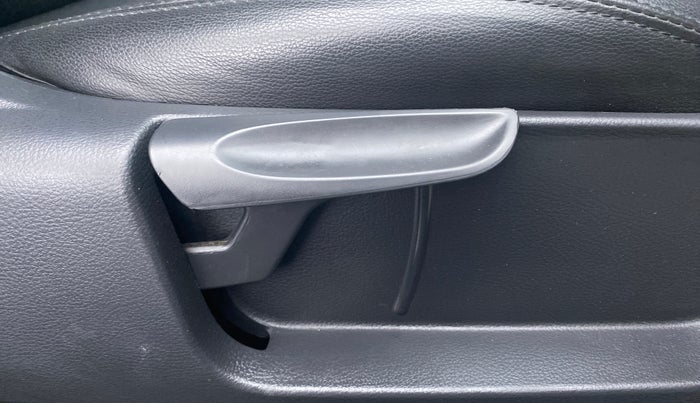 2018 Volkswagen Polo COMFORTLINE 1.0 PETROL, Petrol, Manual, 26,865 km, Driver Side Adjustment Panel
