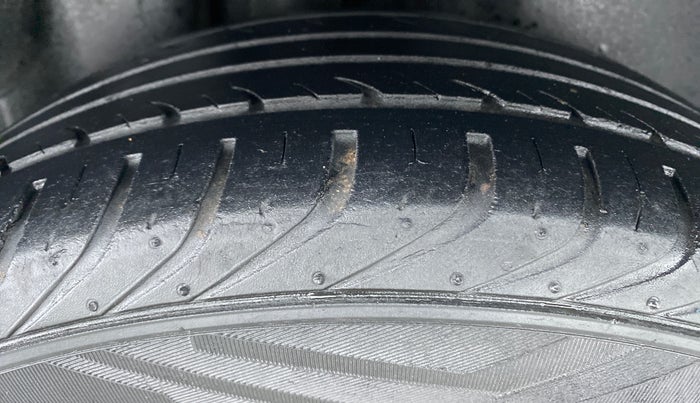 2018 Volkswagen Polo COMFORTLINE 1.0 PETROL, Petrol, Manual, 26,865 km, Right Rear Tyre Tread