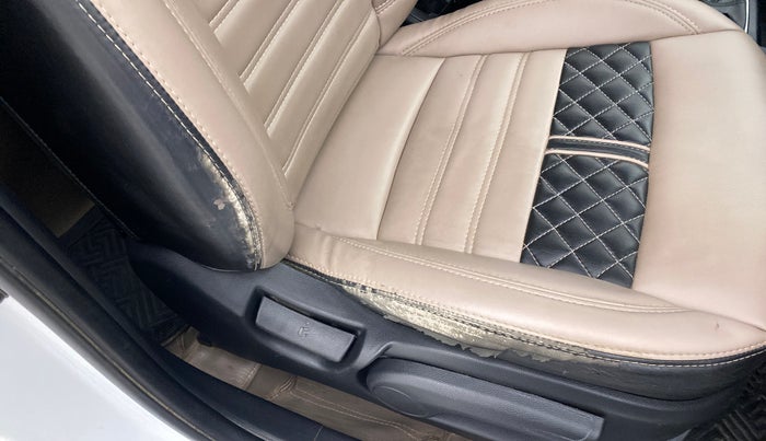 2020 Hyundai Elite i20 1.2 SPORTS PLUS VTVT, Petrol, Manual, 33,684 km, Driver seat - Cover slightly torn