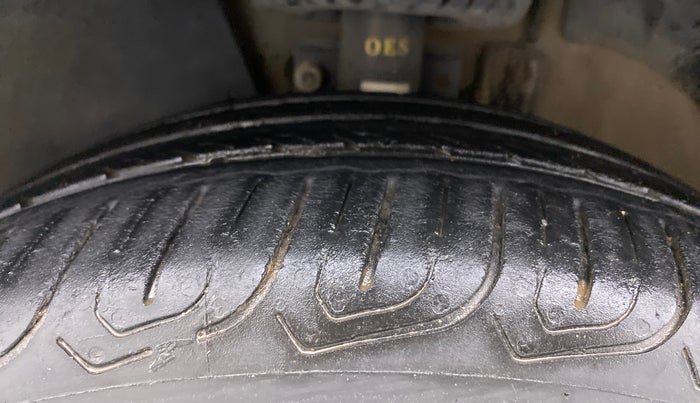 2015 Volkswagen Vento HIGHLINE DIESEL 1.5, Diesel, Manual, 75,408 km, Left Front Tyre Tread
