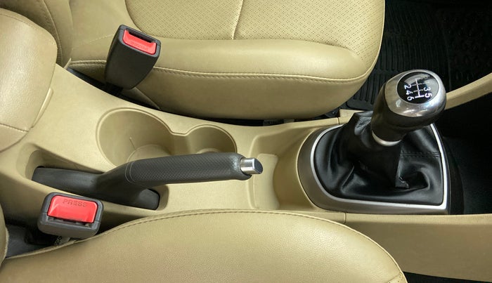 2015 Hyundai Verna FLUIDIC 1.6 CRDI S (o), Diesel, Manual, 63,476 km, Gear Lever