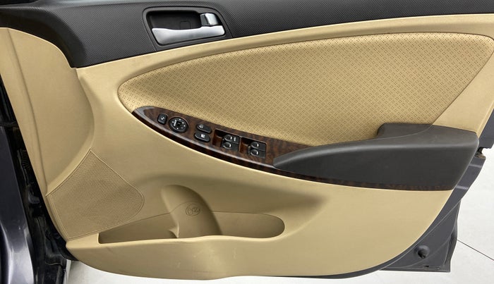 2015 Hyundai Verna FLUIDIC 1.6 CRDI S (o), Diesel, Manual, 63,476 km, Driver Side Door Panels Control