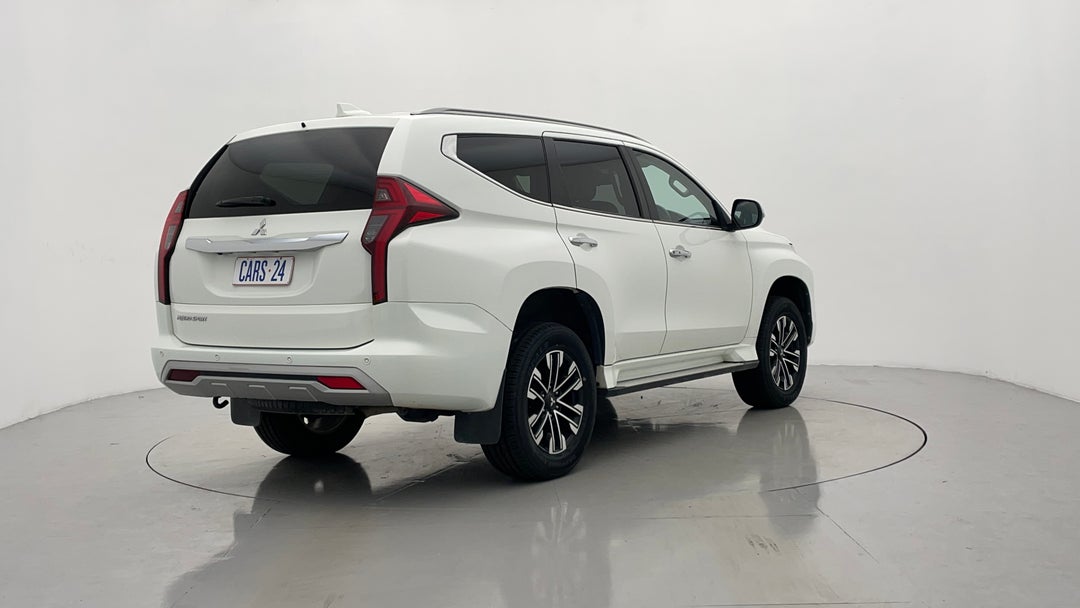 Right Back Diagonal (45- Degree) View