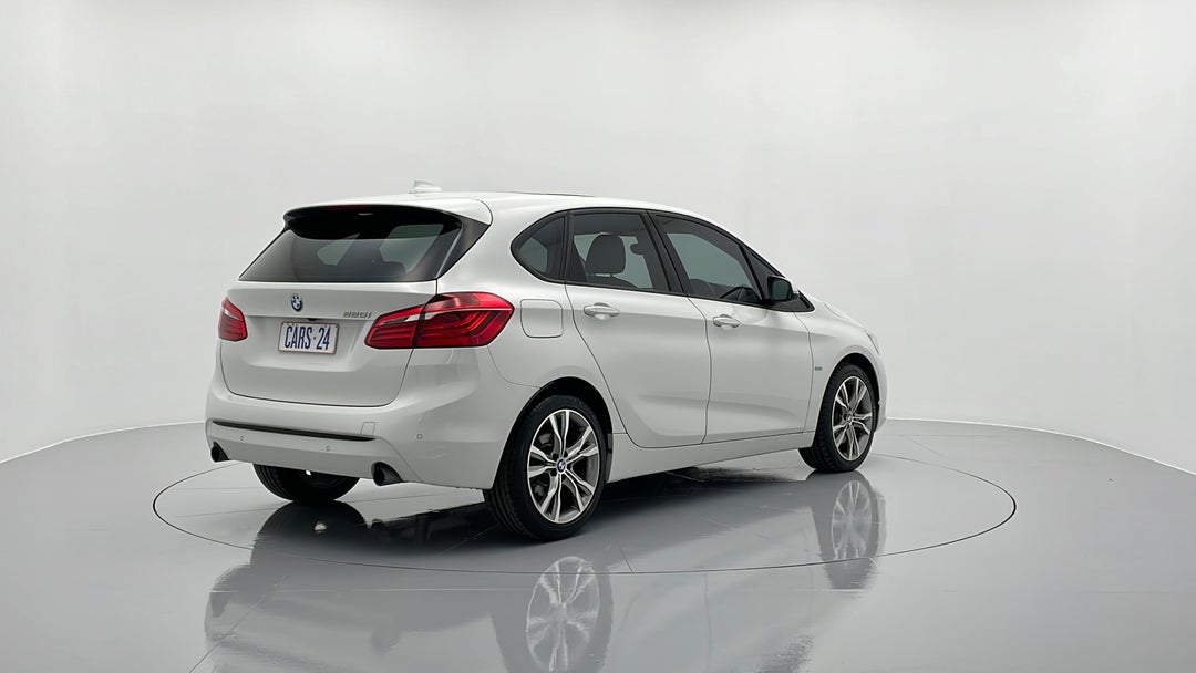 Right Back Diagonal (45- Degree) View