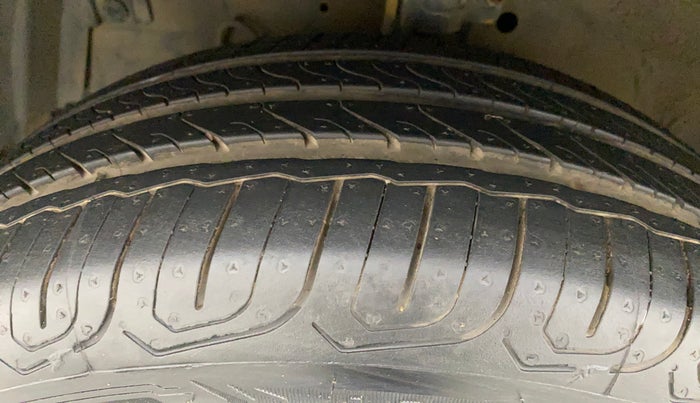 2014 Maruti Ertiga VXI, Petrol, Manual, 57,467 km, Left Front Tyre Tread