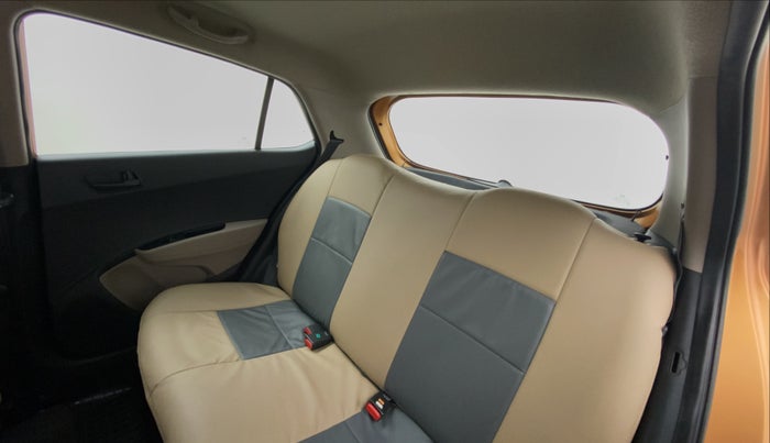 2016 Hyundai Grand i10 MAGNA 1.2 KAPPA VTVT, Petrol, Manual, 16,917 km, Right Side Door Cabin View