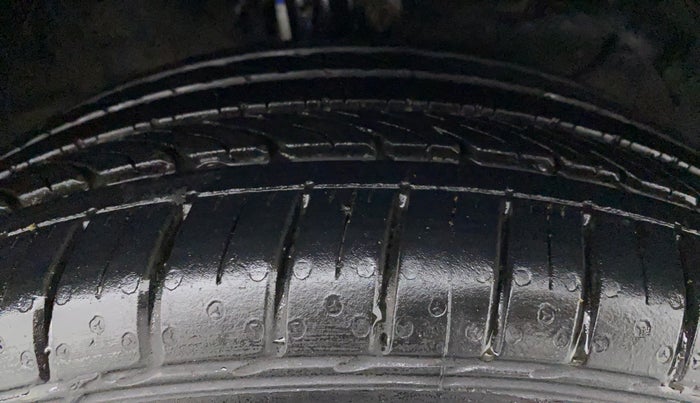 2017 Maruti Baleno ZETA PETROL 1.2, Petrol, Manual, 60,499 km, Right Front Tyre Tread