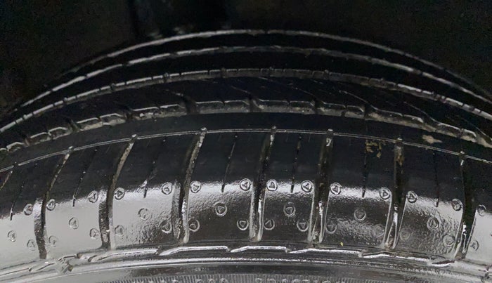 2017 Maruti Baleno ZETA PETROL 1.2, Petrol, Manual, 60,499 km, Right Rear Tyre Tread