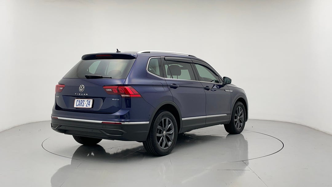 Right Back Diagonal (45- Degree) View