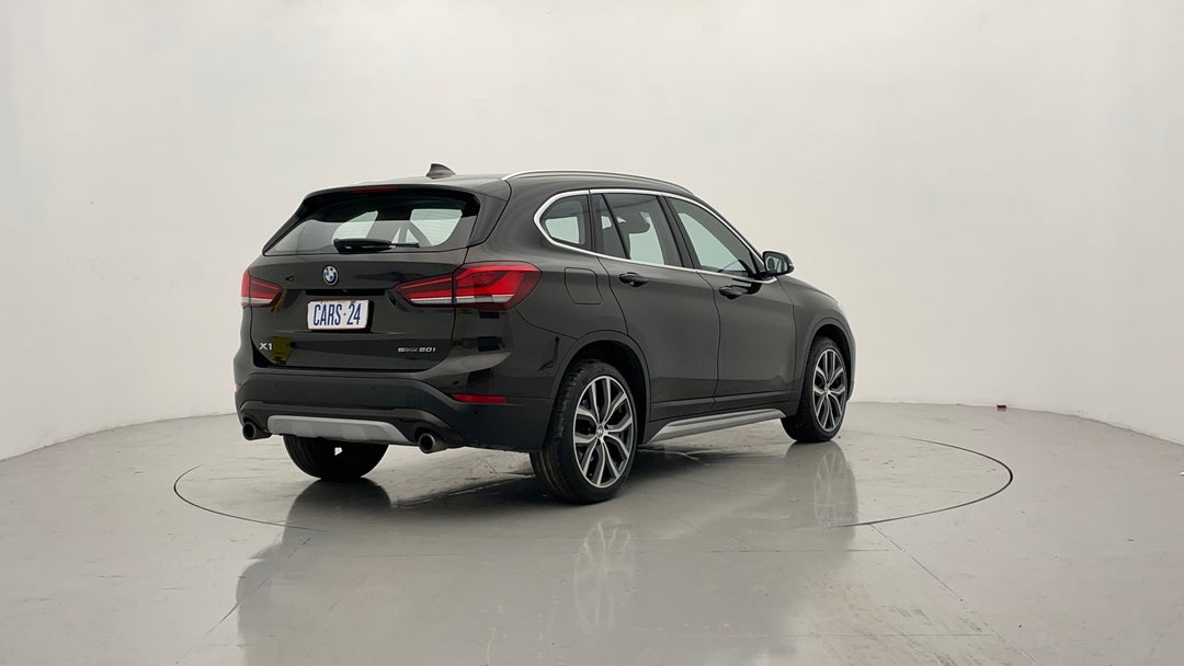 Right Back Diagonal (45- Degree) View