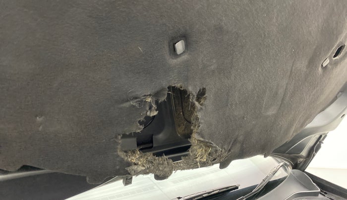 2015 Volkswagen Polo HIGHLINE1.5L DIESEL, Diesel, Manual, 89,455 km, Bonnet (hood) - Insulation cover has minor damage