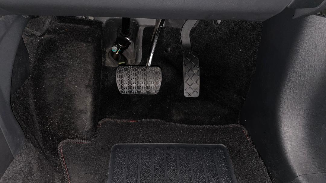 2022 MG Zst Vibe, Automatic, 33255 km, Pedals and Footmat
