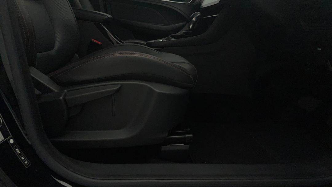 2022 MG Zst Vibe, Automatic, 33255 km, Drivers Side Adjustment Panel