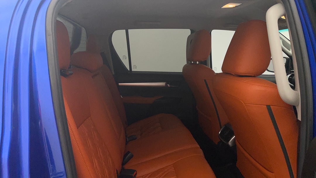 2020 Toyota Hilux Sr5 (4x4), Automatic, 48561 km, Right Side Rear Door Cabin View