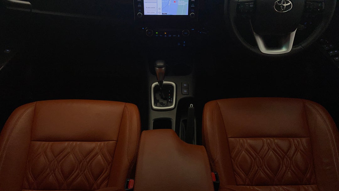 2020 Toyota Hilux Sr5 (4x4), Automatic, 48561 km, Center Console