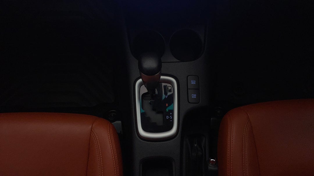 2020 Toyota Hilux Sr5 (4x4), Automatic, 48561 km, Gear Lever 