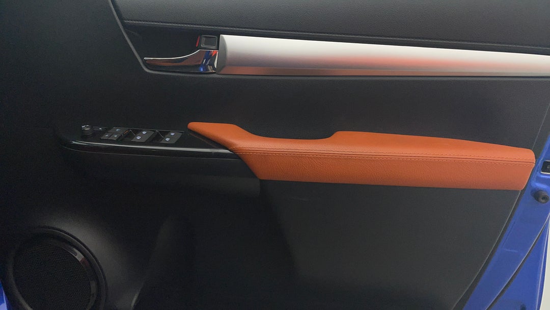 2020 Toyota Hilux Sr5 (4x4), Automatic, 48561 km, Speaker View