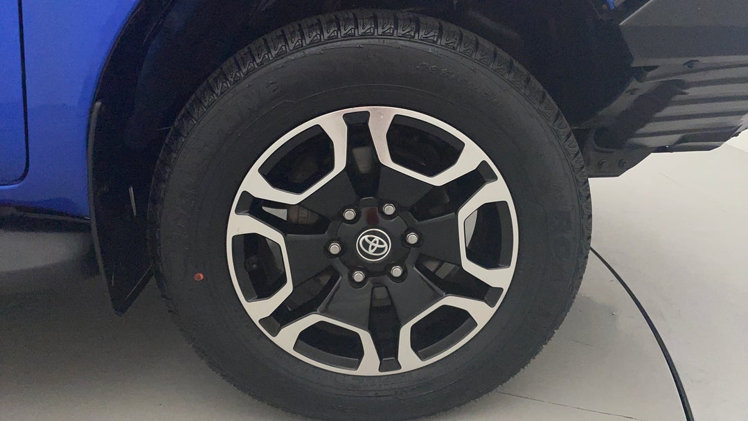 2020 Toyota Hilux Sr5 (4x4), Automatic, 48561 km, Right Front Wheel