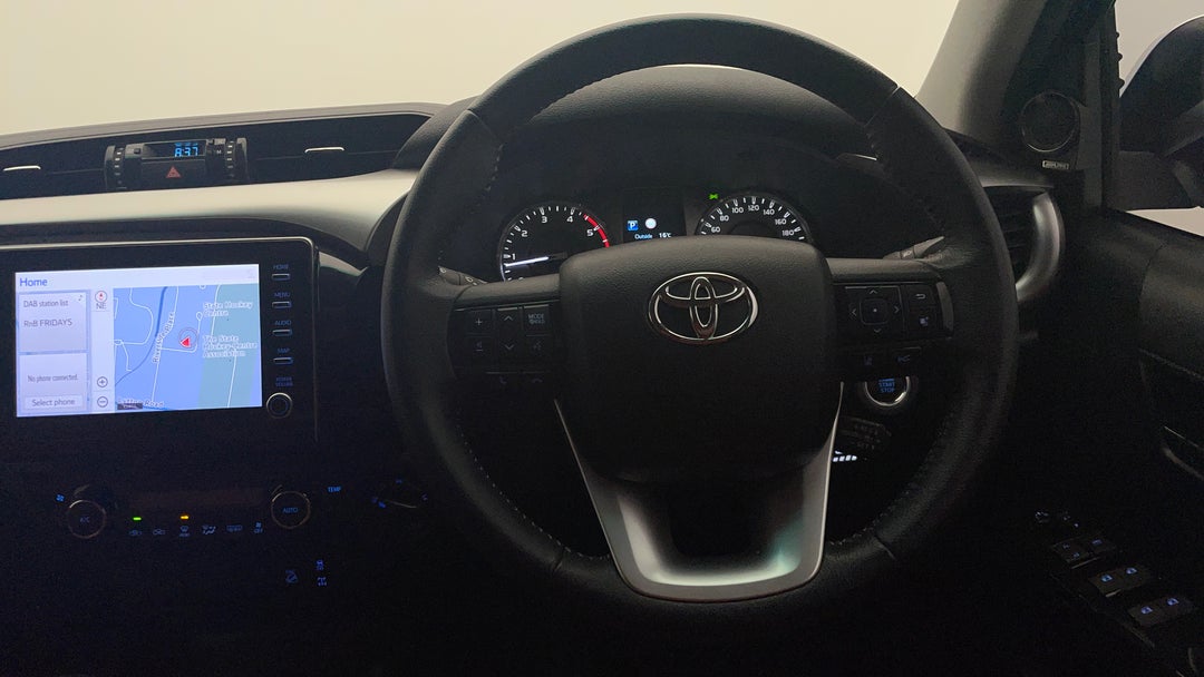 2020 Toyota Hilux Sr5 (4x4), Automatic, 48561 km, Steering Wheel Close-up