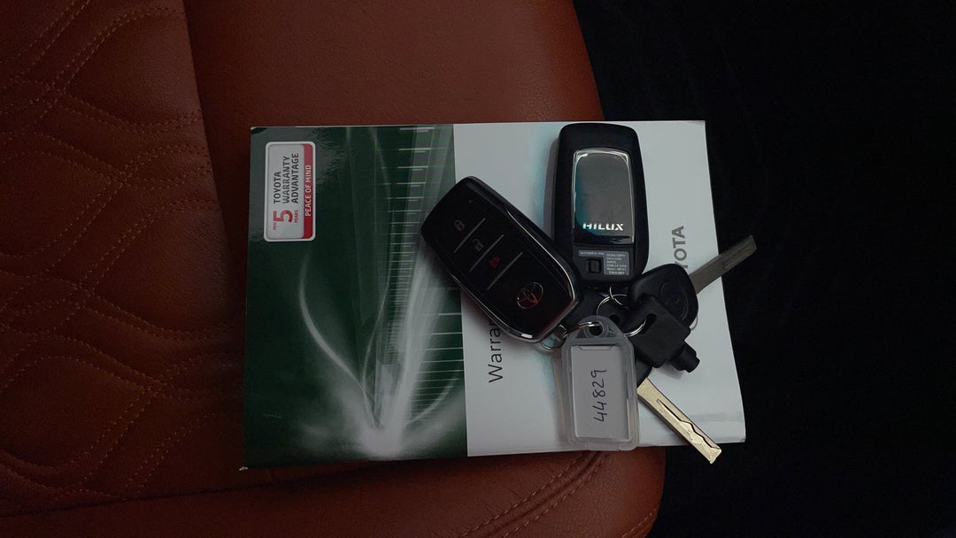 2020 Toyota Hilux Sr5 (4x4), Automatic, 48561 km, Key Close-up