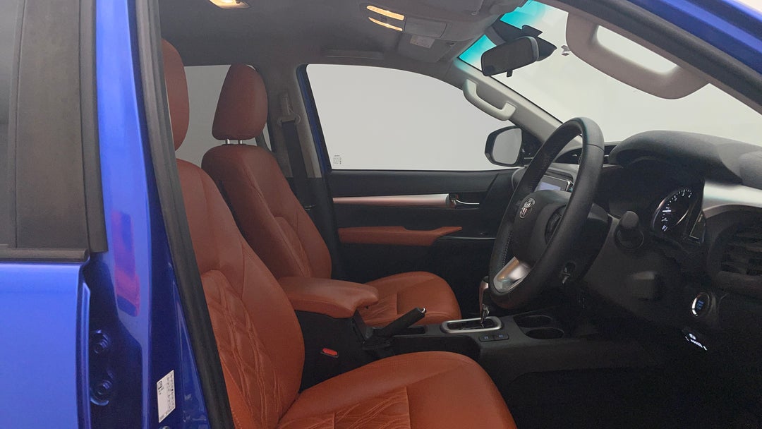 2020 Toyota Hilux Sr5 (4x4), Automatic, 48561 km, Right Side Front Door Cabin View