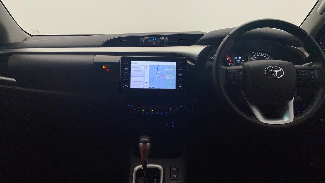 2020 Toyota Hilux Sr5 (4x4), Automatic, 48561 km, Dashboard View