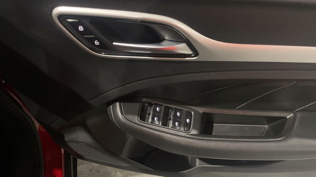 2019 MG ZS Essence, Automatic, 48020 km, Drivers Side Door Panel Controls