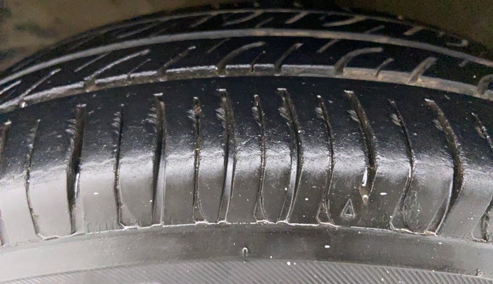 2010 Maruti Wagon R 1.0 VXI, CNG, Manual, 71,429 km, Left Front Tyre Tread