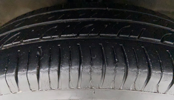 2010 Maruti Wagon R 1.0 VXI, CNG, Manual, 71,429 km, Right Front Tyre Tread