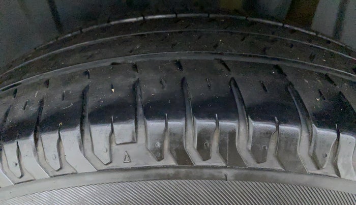 2020 Maruti Ertiga ZXI SHVS, Petrol, Manual, 10,585 km, Left Rear Tyre Tread
