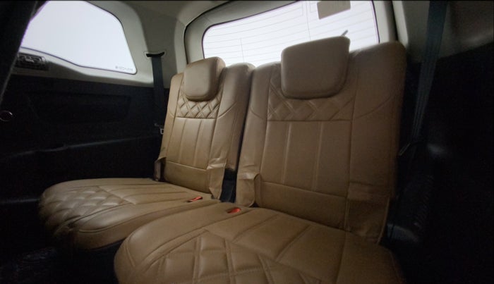 2021 Mahindra XUV500 W9, Diesel, Manual, 46,015 km, Third Seat Row ( optional )