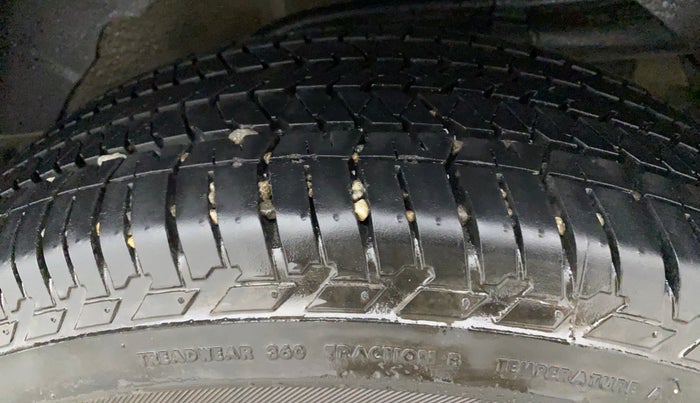 2021 Mahindra XUV500 W9, Diesel, Manual, 46,015 km, Left Rear Tyre Tread