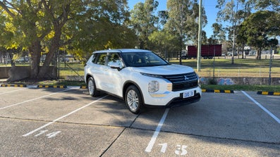 2023 Mitsubishi Outlander Es 5 Seat (2wd) Automatic, 34k kms Petrol Car