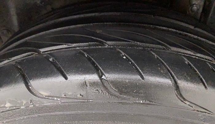 2017 Maruti Swift VXI O, Petrol, Manual, 52,155 km, Left Rear Tyre Tread